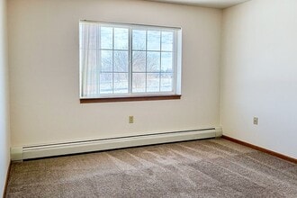 Pheasant Hollow Apartments in Grundy Center, IA - Building Photo - Building Photo