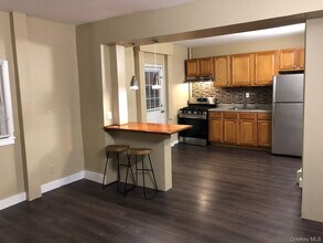 36 Cooper St in Babylon, NY - Building Photo - Building Photo