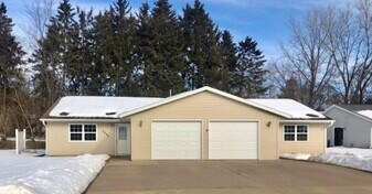 2222 Melanie Ln in Eau Claire, WI - Building Photo