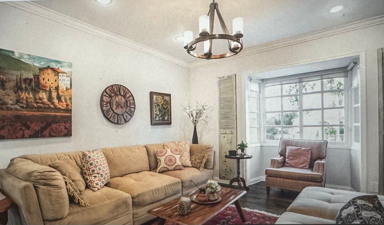 17538 Collins St in Los Angeles, CA - Building Photo