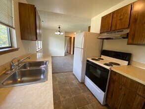 512 11th St NE, Unit #2 in East Wenatchee, WA - Foto de edificio - Building Photo