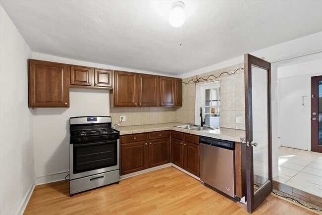 property at 837 S 8th Ave