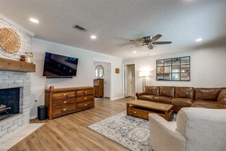 2827 Fontana Dr in Houston, TX - Building Photo - Building Photo