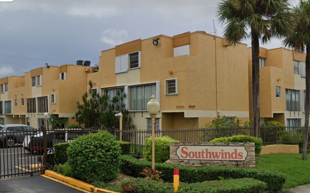 9301 SW 4th St, Unit 110 in Miami, FL - Building Photo