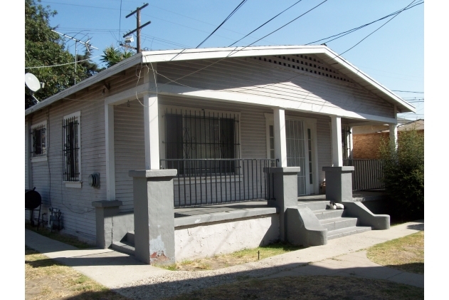 1211 E 43rd St in Los Angeles, CA - Building Photo - Building Photo