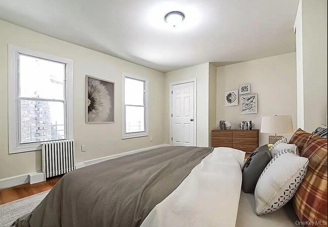 10 Locust Hill Ave in Yonkers, NY - Building Photo - Building Photo