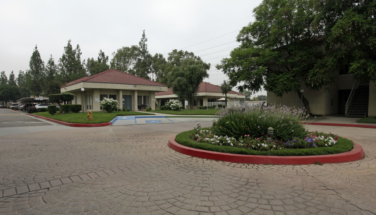 Orangewood Apartments in Loma Linda, CA - Foto de edificio