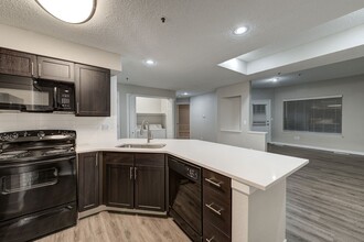 Ashford Belmar in Lakewood, CO - Building Photo - Building Photo