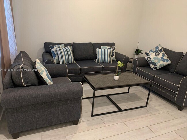 1041 SE 23rd Terrace in Homestead, FL - Building Photo - Building Photo