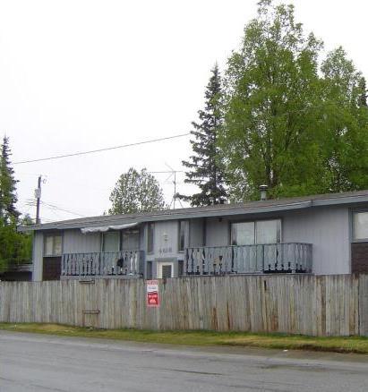 Four-Plex in Anchorage, AK - Foto de edificio