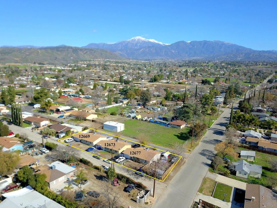 12669 Serrano Dr in Yucaipa, CA - Building Photo