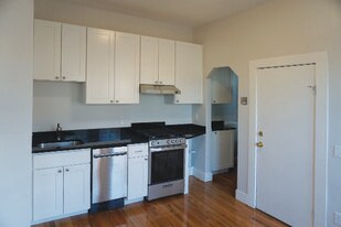 113 Willow St, Unit 03B in Cambridge, MA - Building Photo