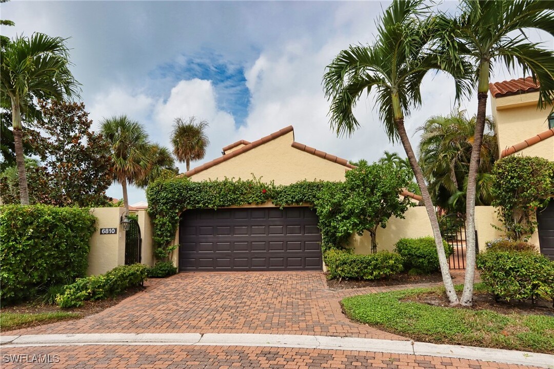 6810 Sand Pointe Cir in Naples, FL - Foto de edificio