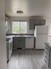 242 Bower Ln, Unit A in Camano Island, WA - Building Photo - Building Photo