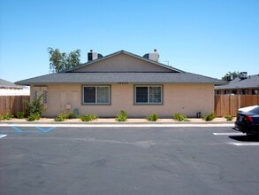 Desert Dunes Apartments in Hesperia, CA - Building Photo - Building Photo