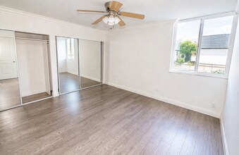 18620 Hatteras St, Unit 244 in Tarzana, CA - Foto de edificio - Building Photo