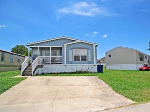 Horseshoe Village in Liberty Hill, TX - Building Photo - Building Photo