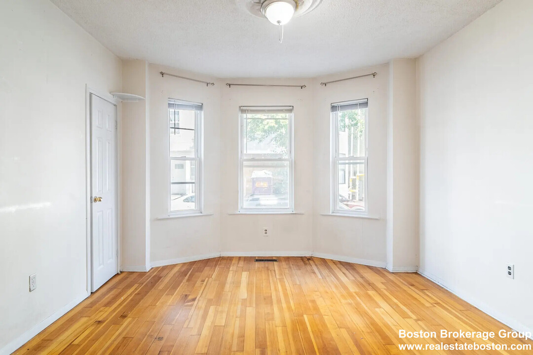 20 Howell St in Boston, MA - Building Photo