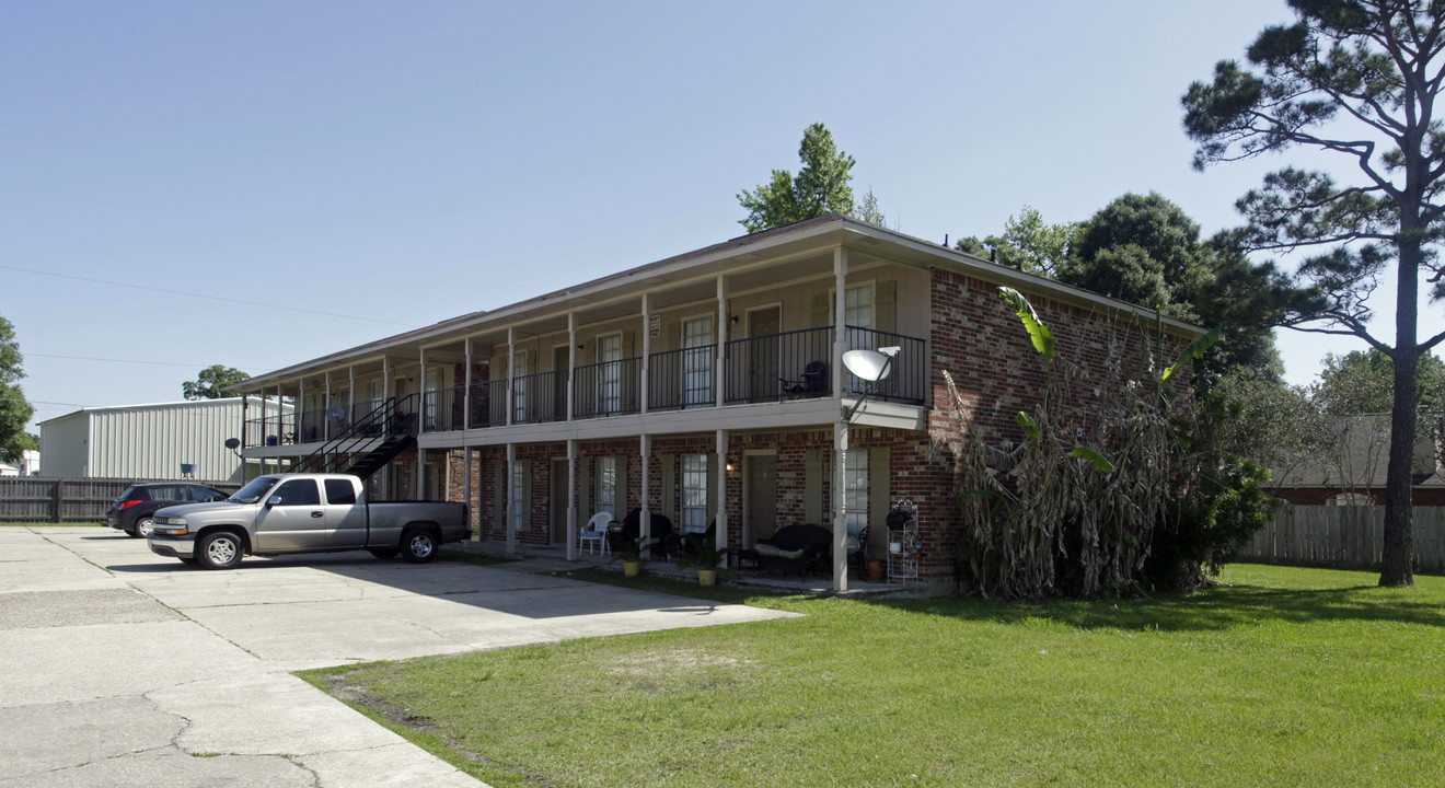 8041 Cecil Drive in Watson, LA - Building Photo