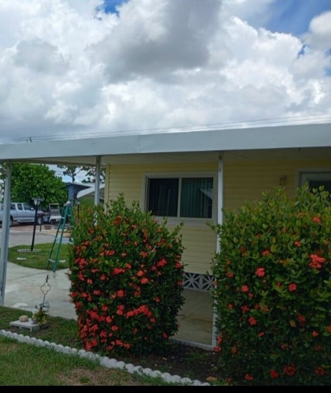 14 Middleton Ct in North Fort Myers, FL - Building Photo - Building Photo
