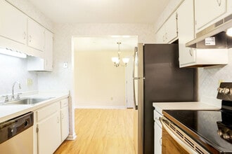 Wexford Village in Worcester, MA - Foto de edificio - Interior Photo