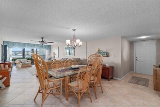 7907 Sailboat Key Blvd S in South Pasadena, FL - Foto de edificio - Building Photo