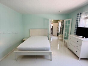911 Meridian Ave, Unit 107 in Miami Beach, FL - Building Photo - Building Photo