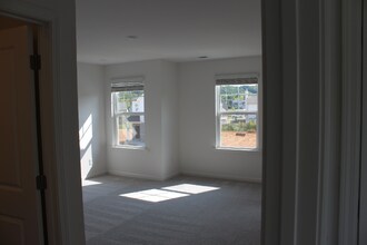 145 Red Maple Wy in Adairsville, GA - Foto de edificio - Building Photo