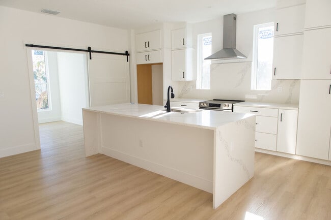 3820 Pompano Dr SE in St. Petersburg, FL - Building Photo - Building Photo