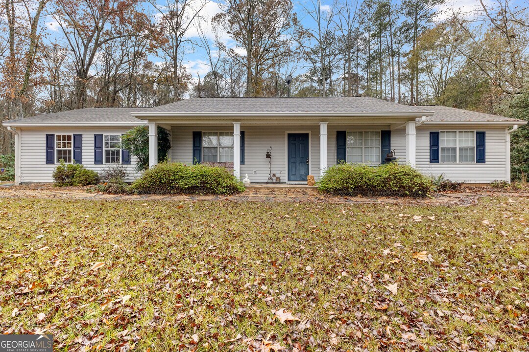 3957 Tommy Lee Cook Rd in Newnan, GA - Building Photo