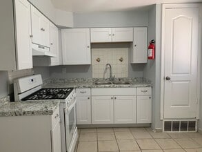 328 Rhode Island (New) St NE in Albuquerque, NM - Building Photo - Building Photo