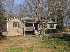 1140 Hunter Trail in Bogart, GA - Building Photo