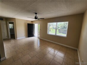 7421 W 7 Rivers Dr in Crystal River, FL - Building Photo - Building Photo