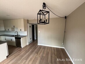 12883 W Alameda Dr in Lakewood, CO - Foto de edificio - Building Photo