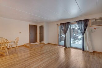 2505 Spring St in Woodridge, IL - Building Photo - Building Photo