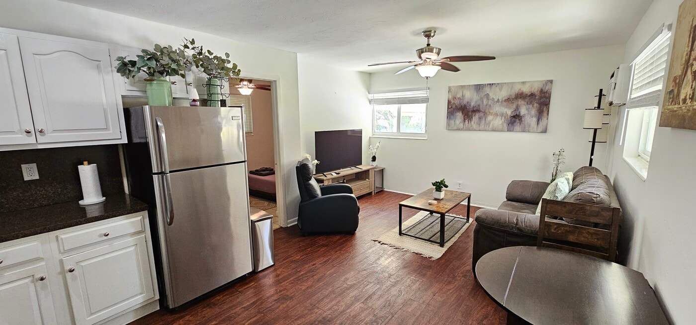 1701 Shenandoah St, Unit 2 in Hollywood, FL - Foto de edificio