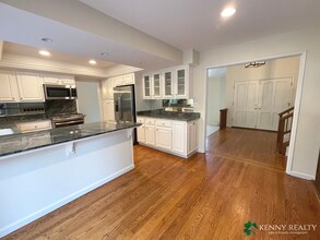 2539 Sherborne Dr in Belmont, CA - Building Photo - Building Photo