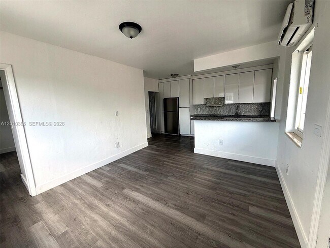 1885 SW 4th St in Miami, FL - Building Photo - Building Photo