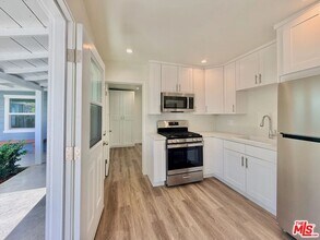 501 S Gaylord Dr in Burbank, CA - Building Photo - Building Photo