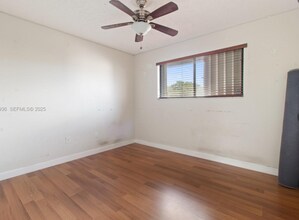 10161 SW 137th Ct in Miami, FL - Foto de edificio - Building Photo