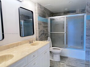 250 John F Kennedy Dr in Atlantis, FL - Building Photo - Building Photo