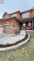 2245 Hummingbird Way in Oakville, ON - Building Photo