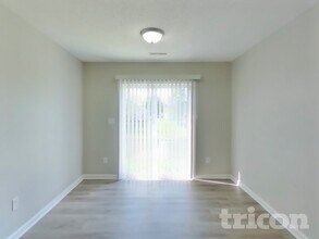 643 Rocky Meadow Dr in Greenwood, IN - Foto de edificio - Building Photo