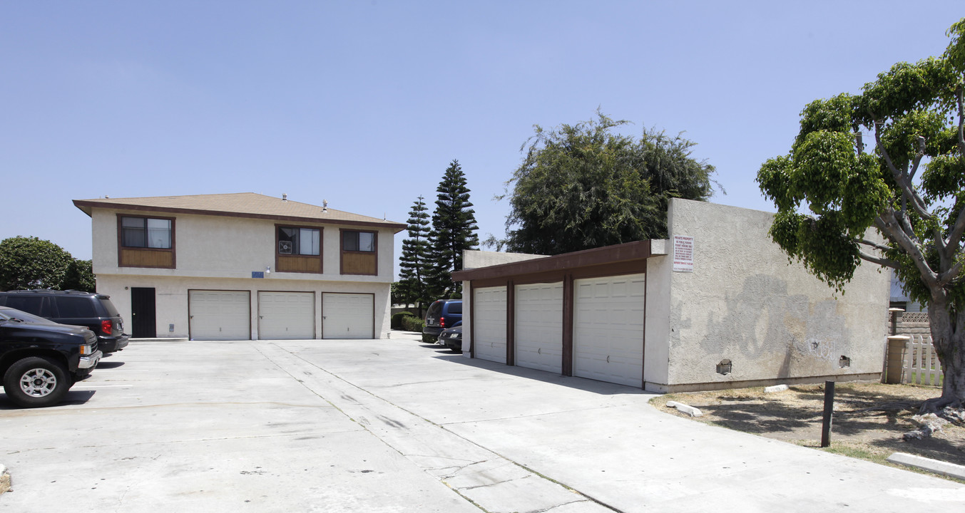 7861 2nd St in Stanton, CA - Building Photo