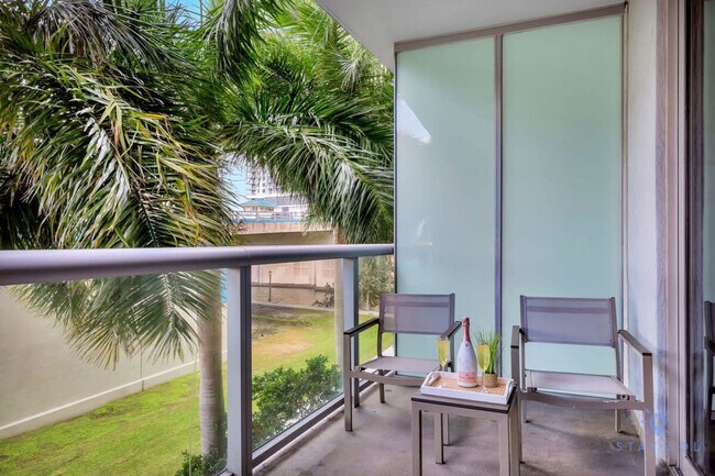 2602 E Hallandale Beach Blvd in Hallandale Beach, FL - Building Photo - Building Photo