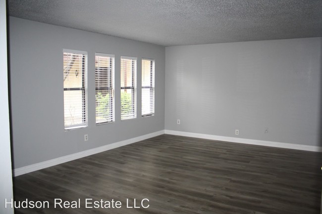 2080 Karen Ave-Unit -Unit C64 in Las Vegas, NV - Building Photo - Building Photo
