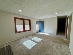 5500 Hillsdale Dr in Lincoln, NE - Building Photo - Building Photo