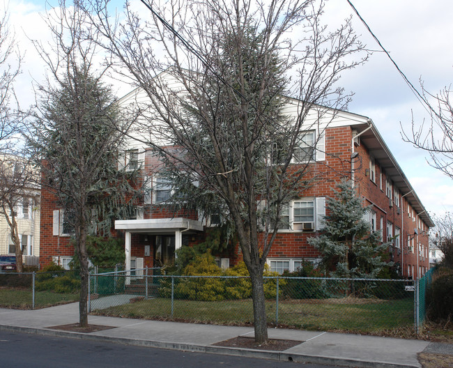 324 Washington Ave in Elizabeth, NJ - Foto de edificio - Building Photo