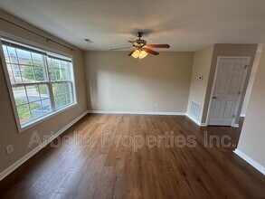 2121 S Greenwood Dr in Johnson City, TN - Building Photo - Building Photo