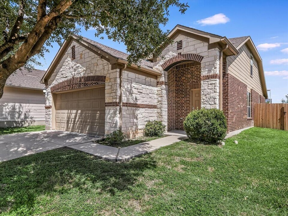 11301 Hill Stable Ct in Manchaca, TX - Building Photo